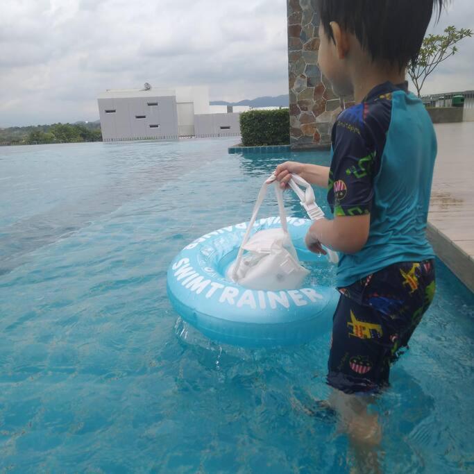 Hani Homestay Wifi Netflix Secure Parking Klia Usim Inti Aeon Mall Nilai Ngoại thất bức ảnh
