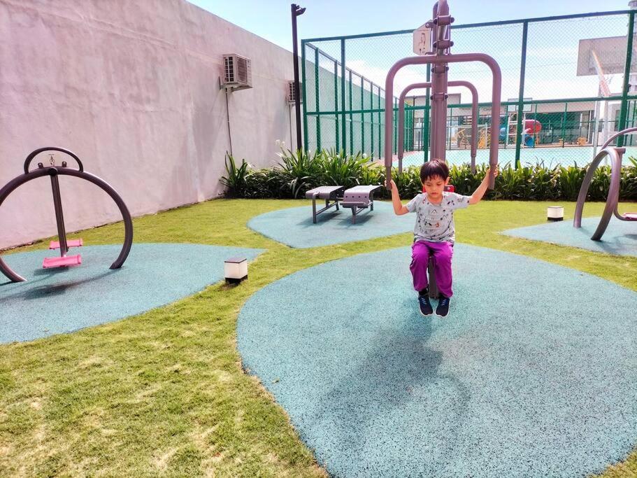Hani Homestay Wifi Netflix Secure Parking Klia Usim Inti Aeon Mall Nilai Ngoại thất bức ảnh